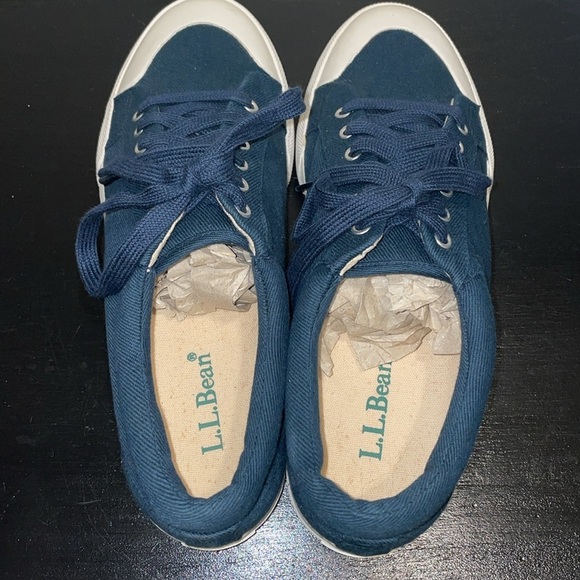 L.L. Bean Men’s Canvas Sneakers.  Top Siders.  Size 10.  Non marking soles. main image 4